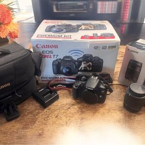Canon EOS Rebel T7 Black Camera Set